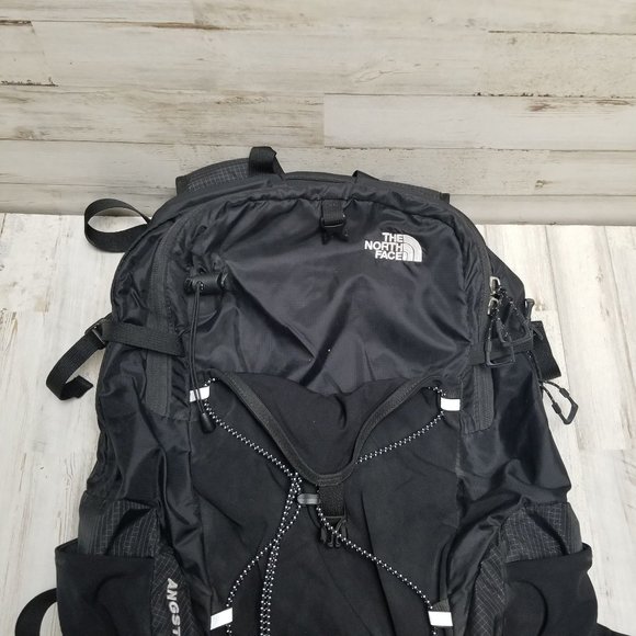 The North Face Angstrom 28 Backpack Travel Day Pack Black Lots of Pockets - Picture 5 of 8